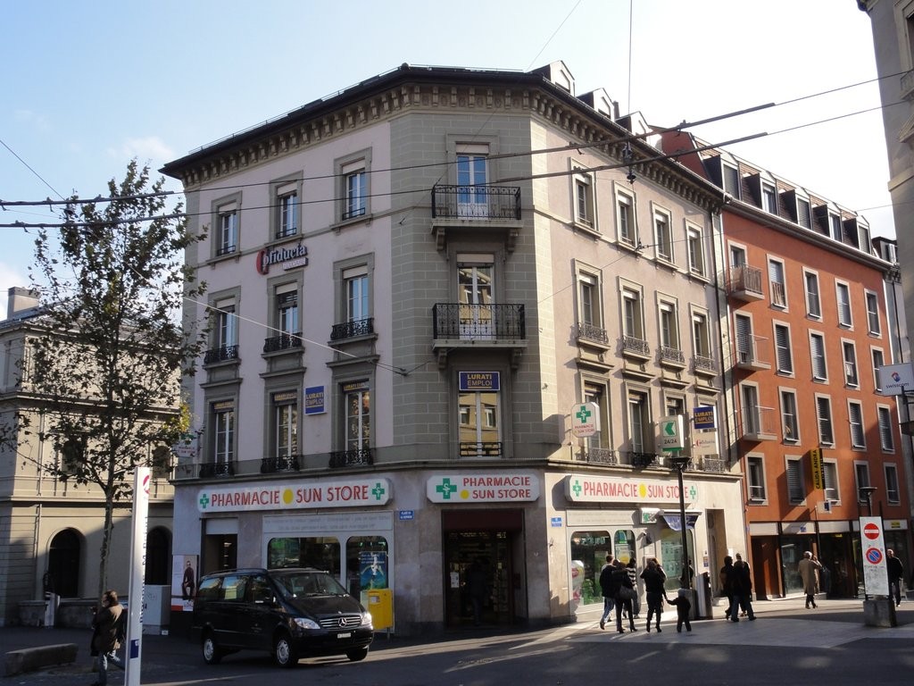 Vetrina, foto 1 di 4
