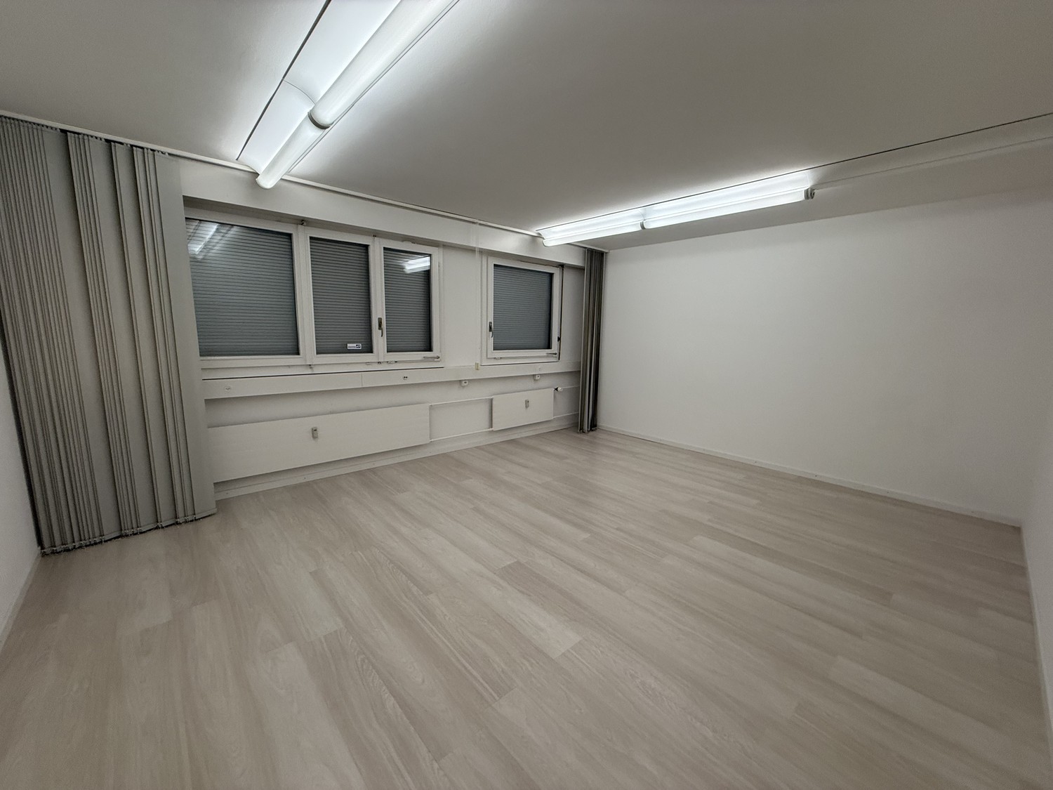 128m² commercial
