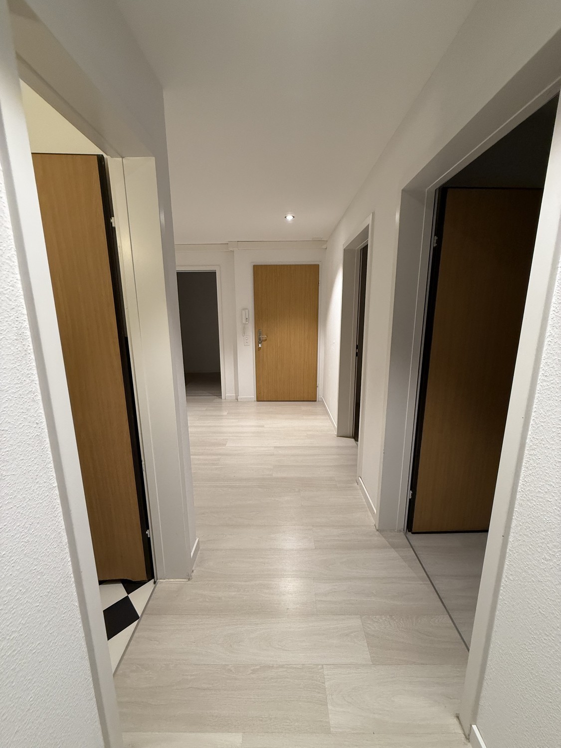 128m² commercial