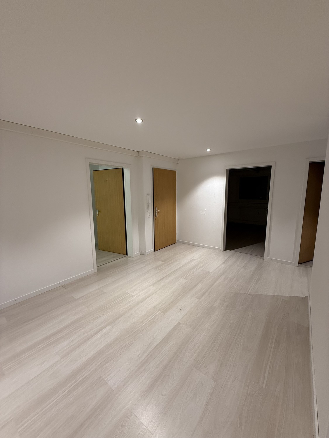 128m² commercial