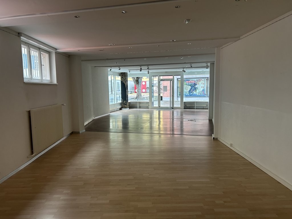 145m² shop, photo 1 of 5