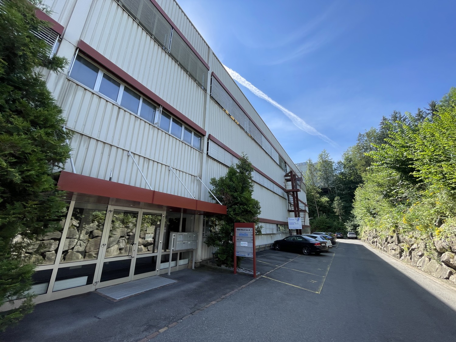 300-1240m² commercial, photo 1 of 10