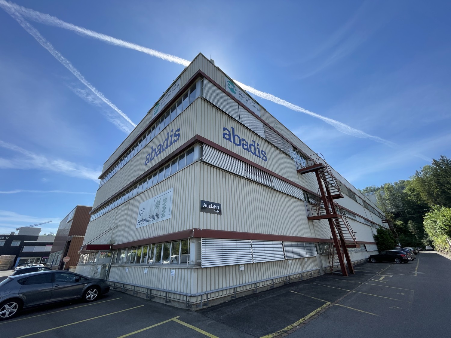 300-1240m² commercial, photo 2 of 10