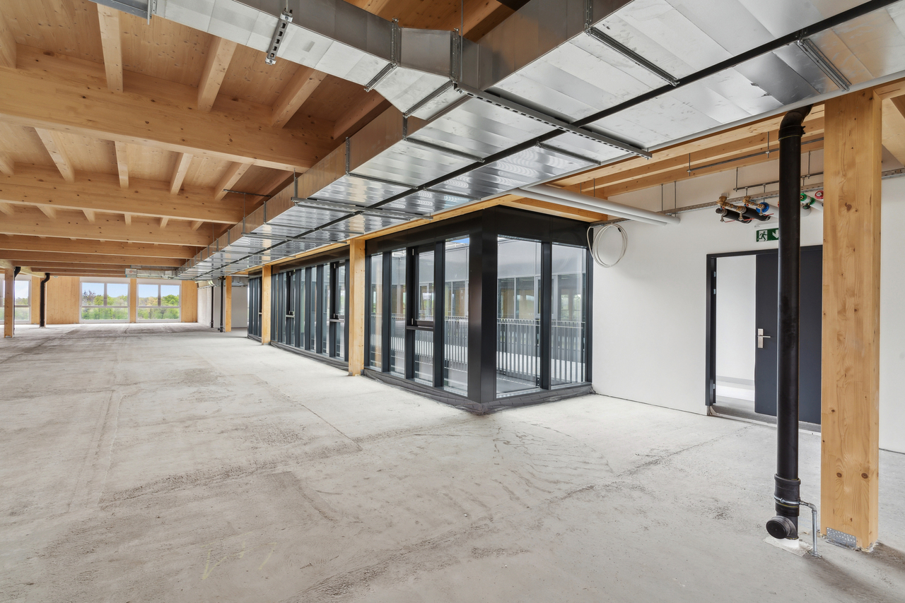 1200m² office, photo 3 of 10