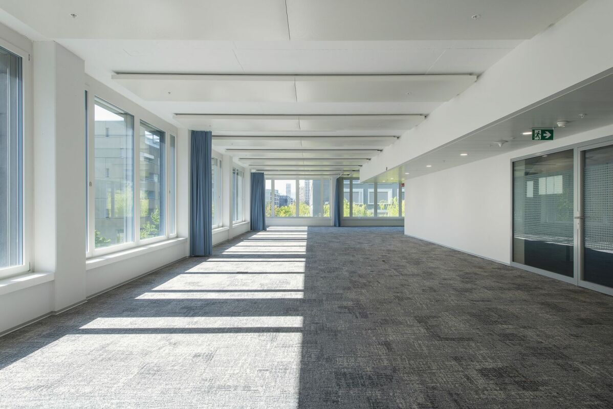 1032m² office, photo 4 of 9
