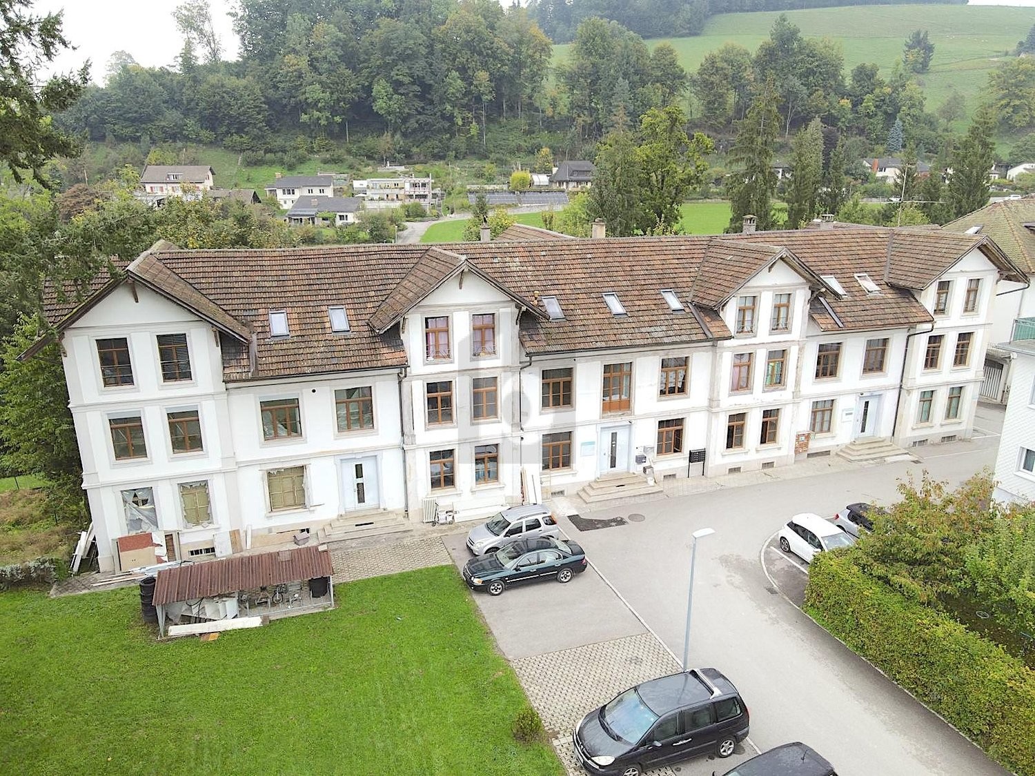 1231m² bâtiment résidentiel / commercial