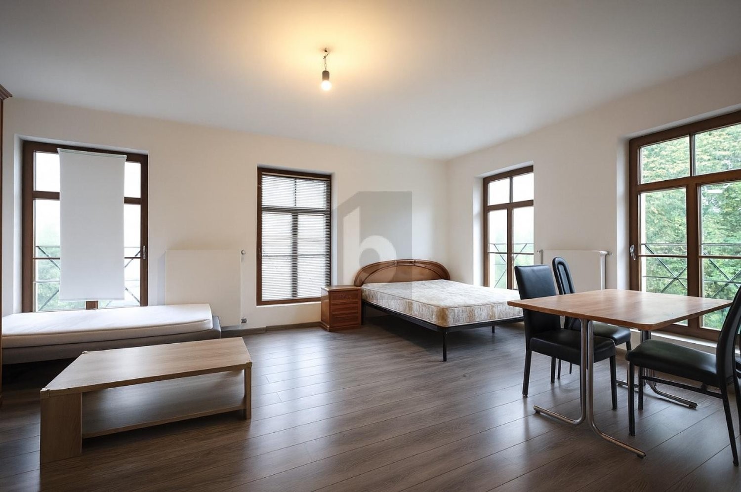 1231m² bâtiment résidentiel / commercial