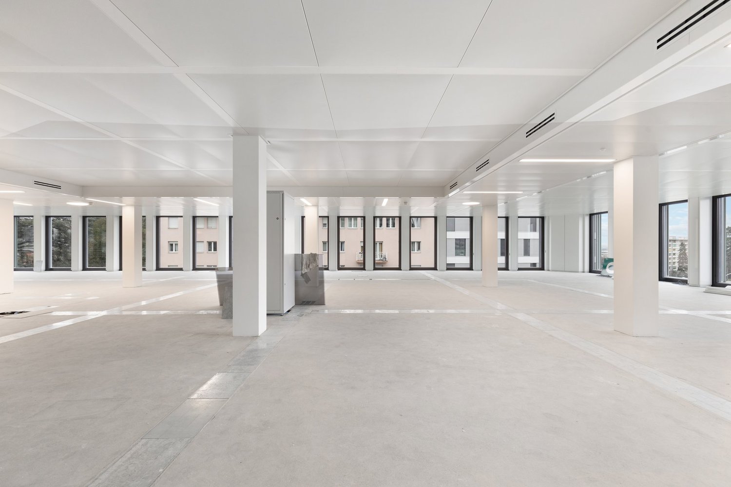257m² office, photo 2 of 3