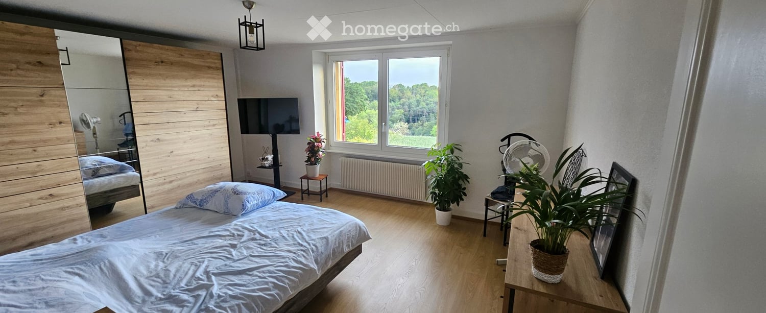 3 ½ room apartment much bright, fully renovated. Including an entrance hall, a fully equipped kitchen, a living room, two bedrooms, a balcony with a very beautiful view, a bathroom, a large attic, and a large cellar.
Available for the first of November. Rent 1710 Frs. including charges., photo 5 of 5