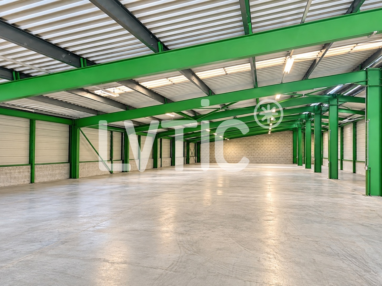 2100m² storage room