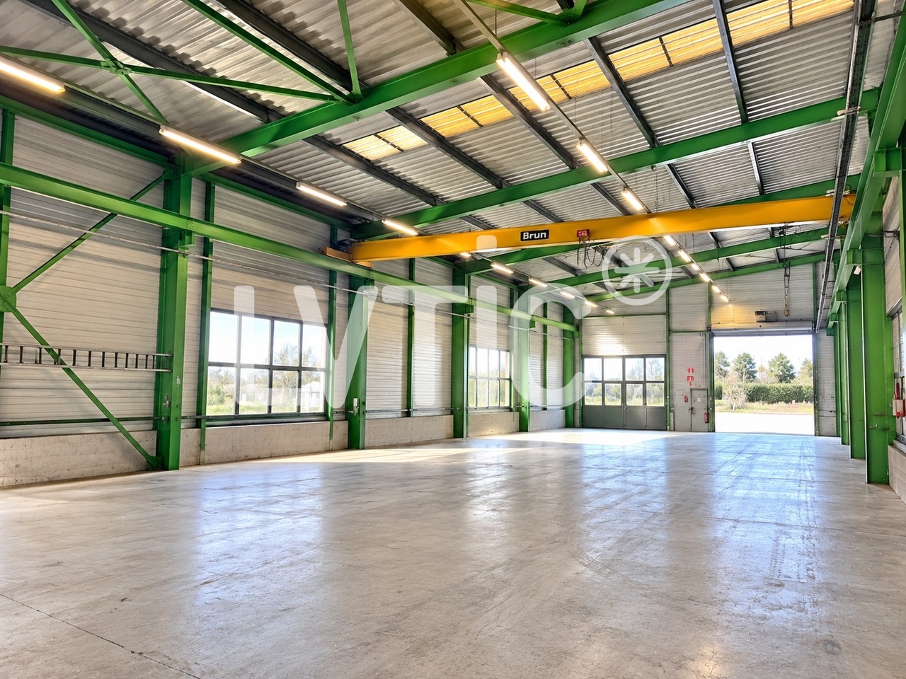 2100m² storage room