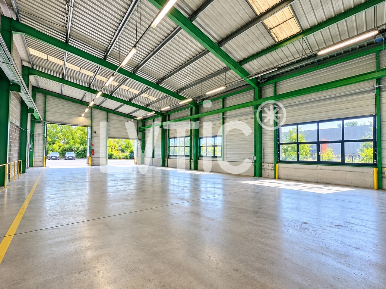 2100m² storage room