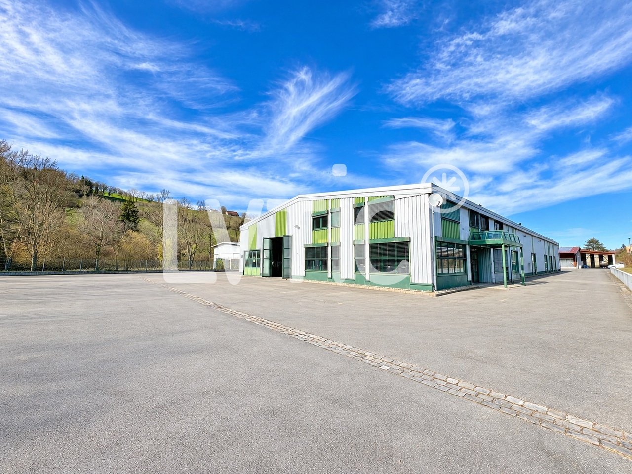 2100m² storage room