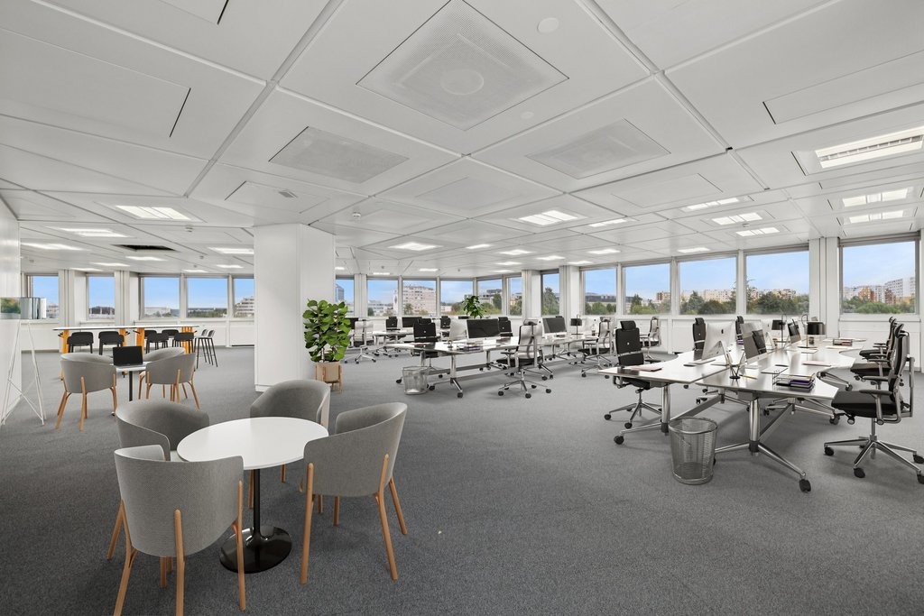 417m² office, photo 1 of 9