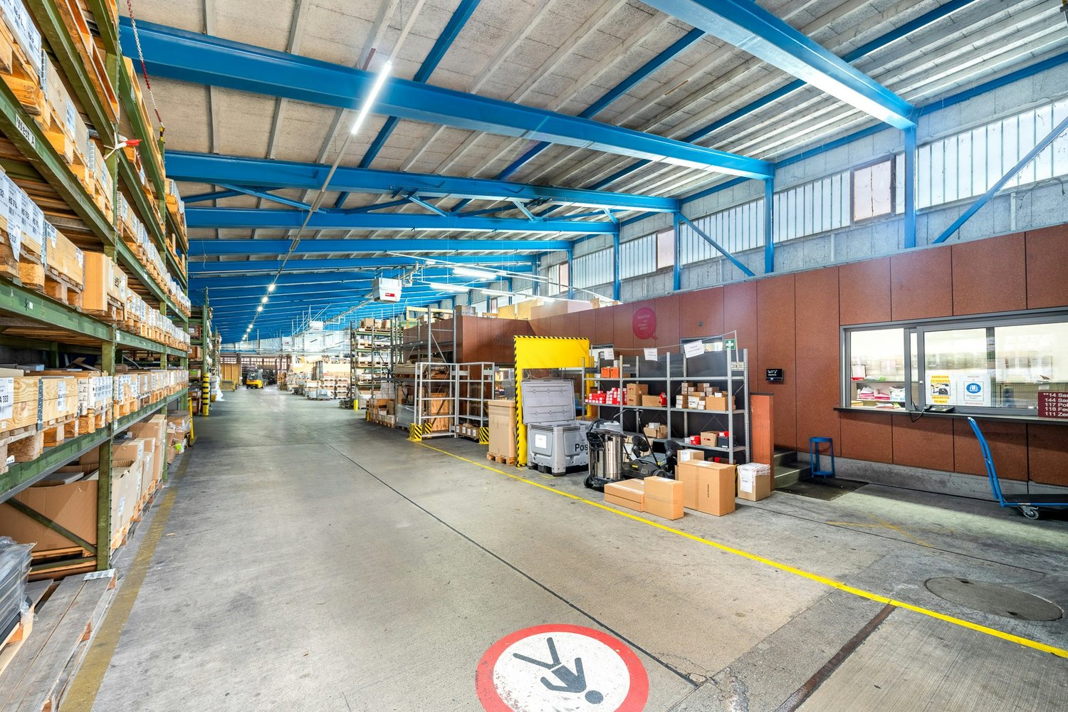 7530m² storage room