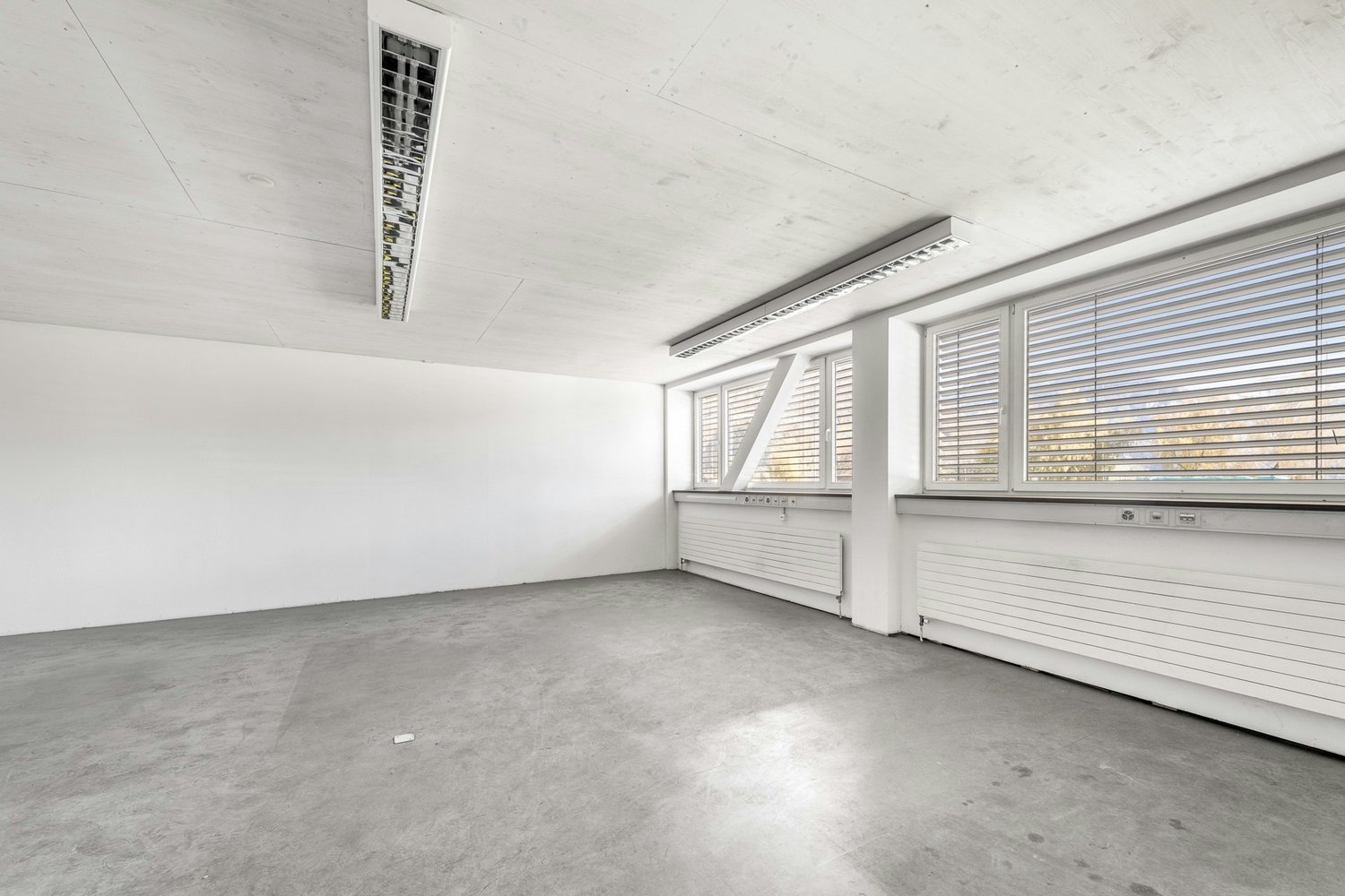 7530m² storage room