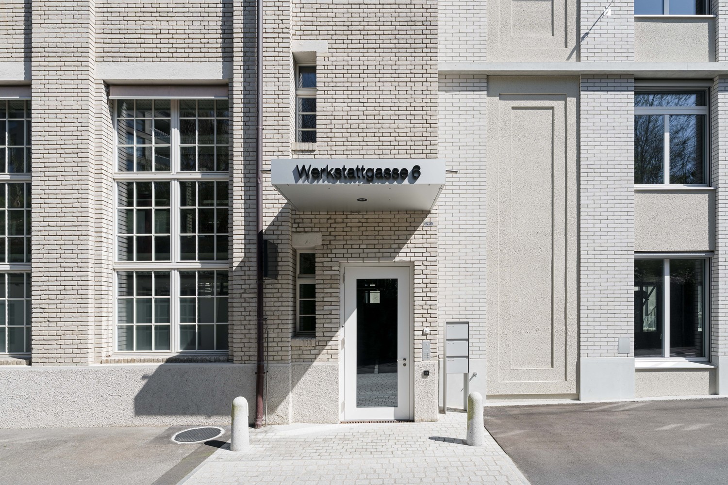 299m² office