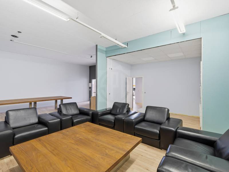 348m² office, photo 2 of 10