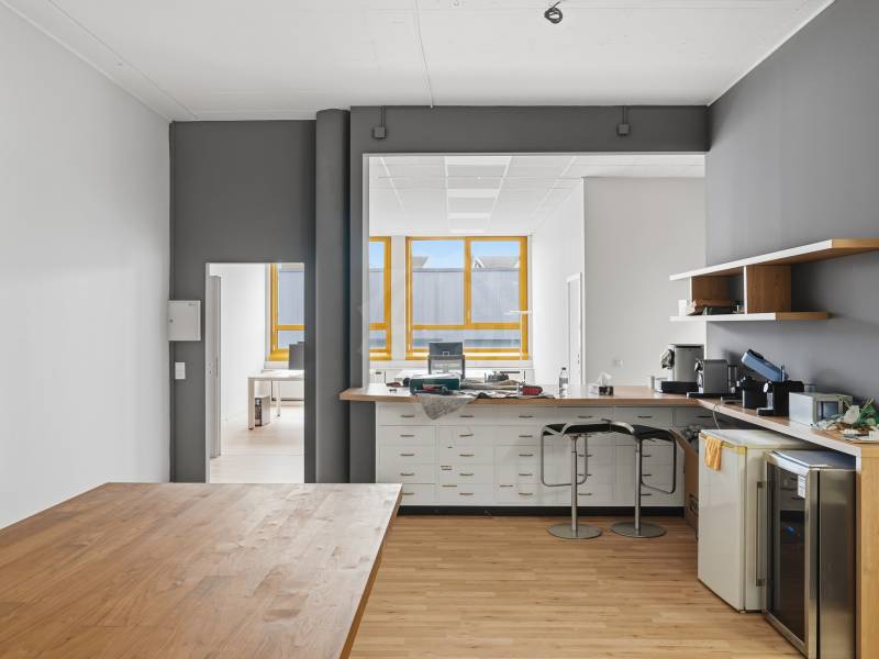 348m² office, photo 3 of 10