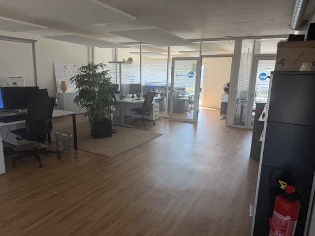 319m² office