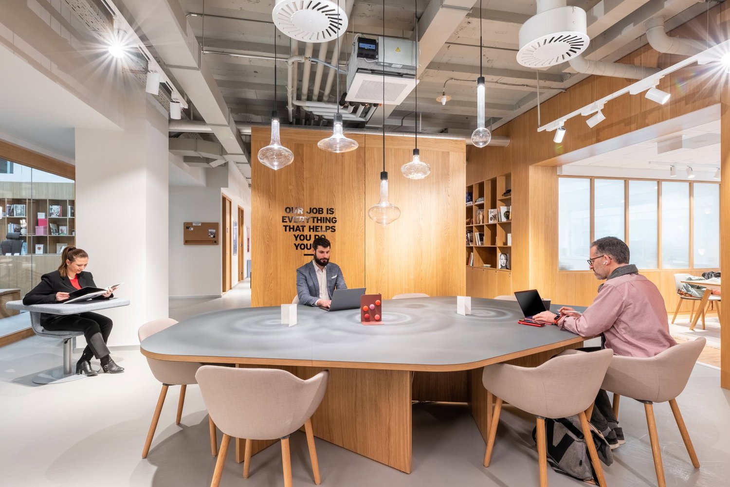 220m² office