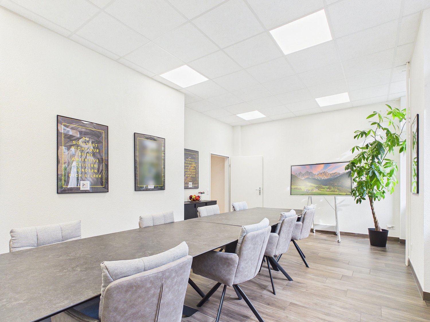 140m² office, photo 1 of 10