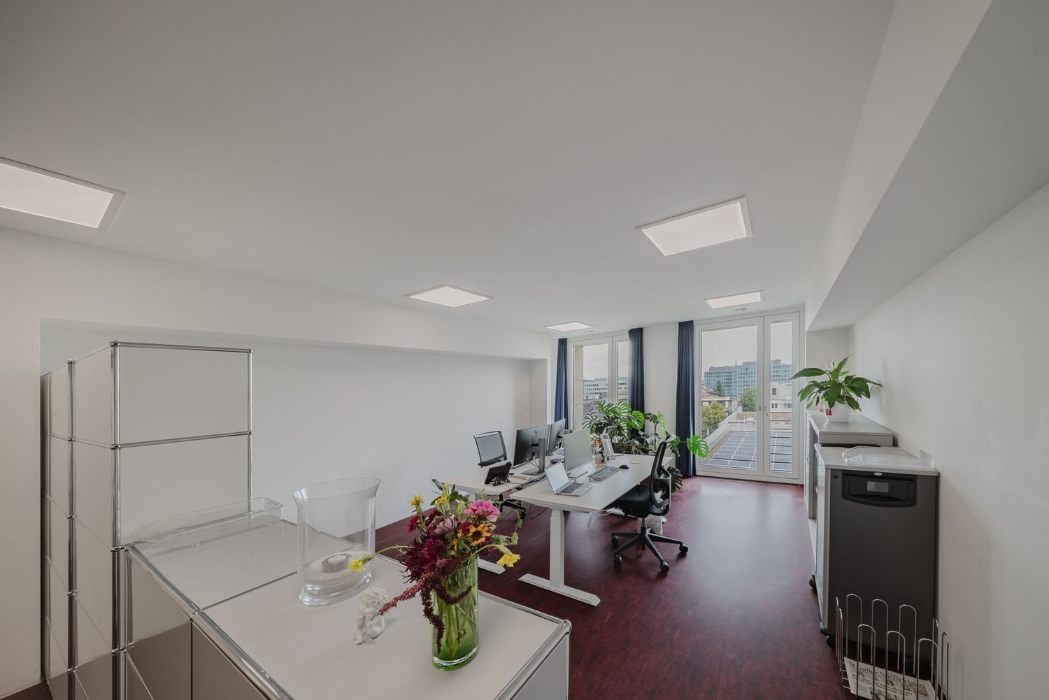 447m² office, photo 1 of 10