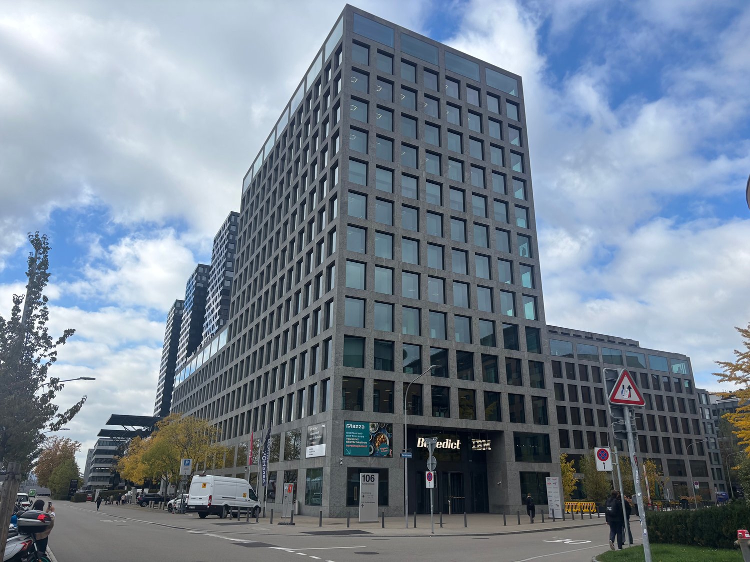 1510m² office, photo 1 of 3