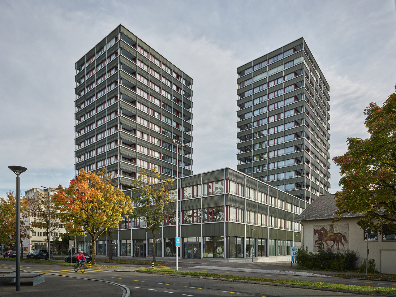 210m² office, photo 1 of 8