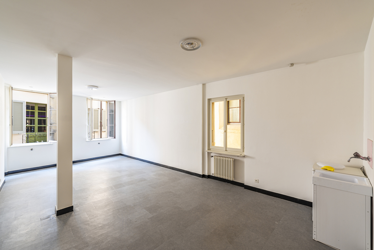 40m² commercial