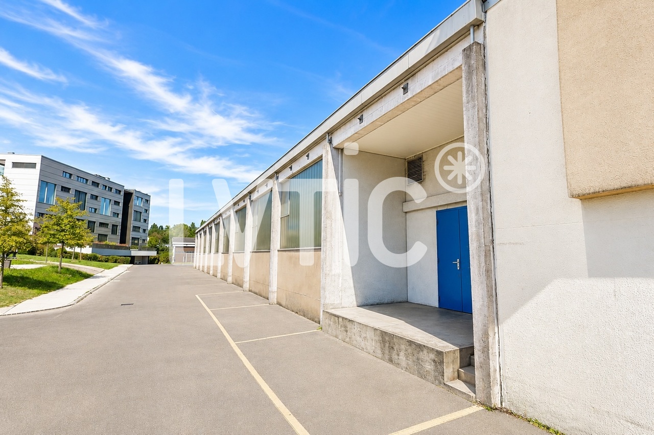 1240m² storage room