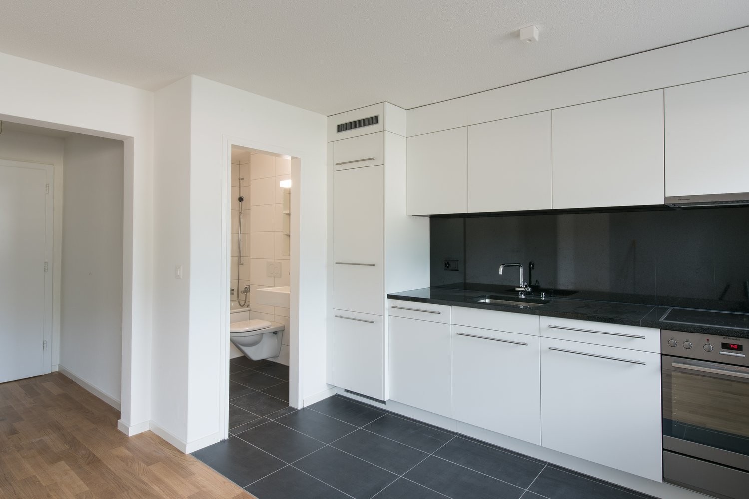 2 rooms apartment, photo 2 of 7