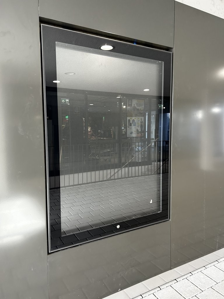 Display window, photo 3 of 4