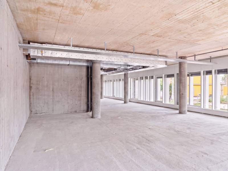 273m² office, photo 1 of 6