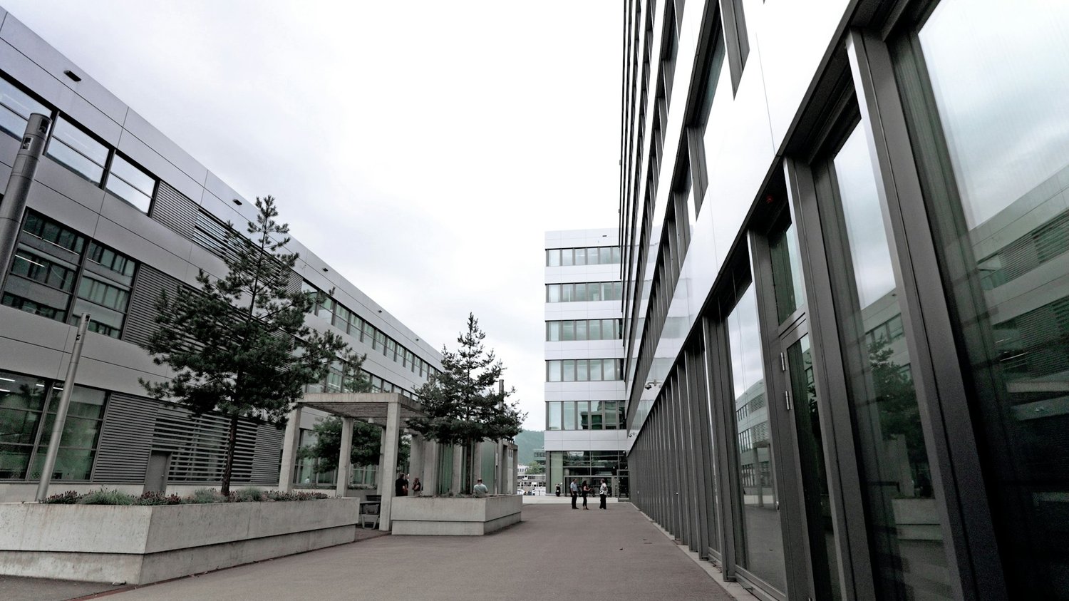 2980m² office