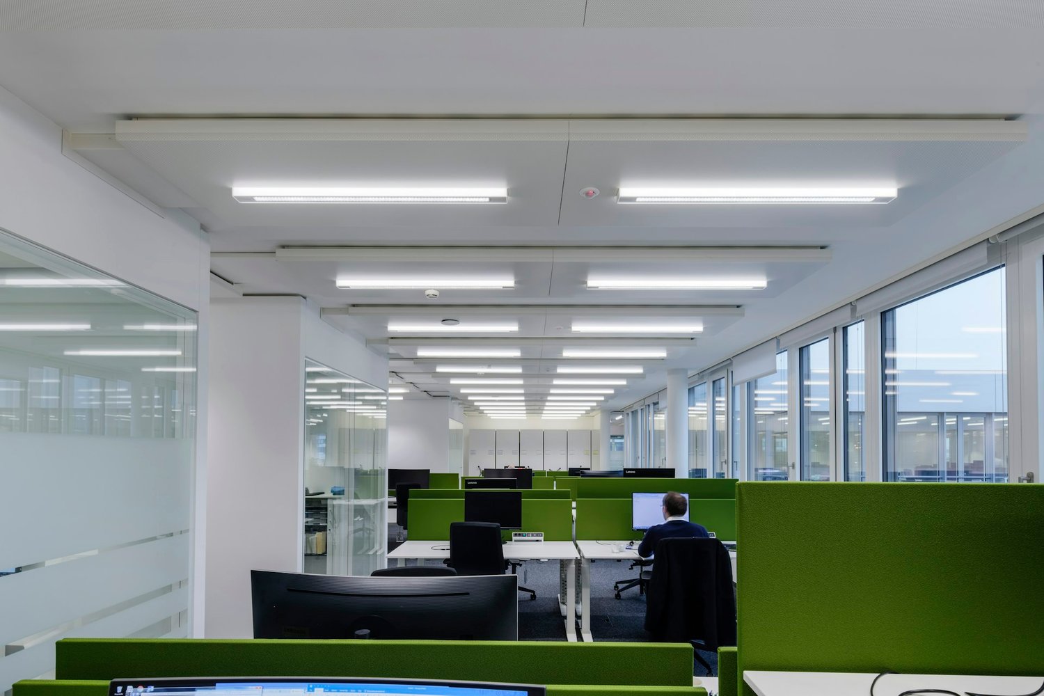 2980m² office