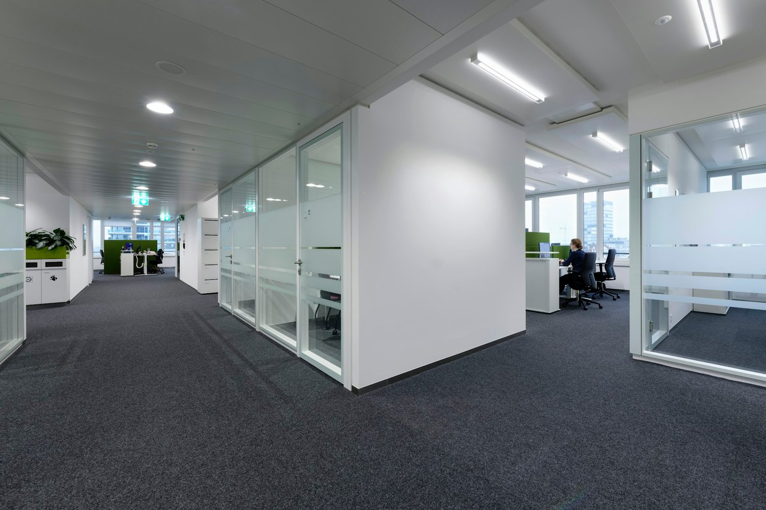 2980m² office