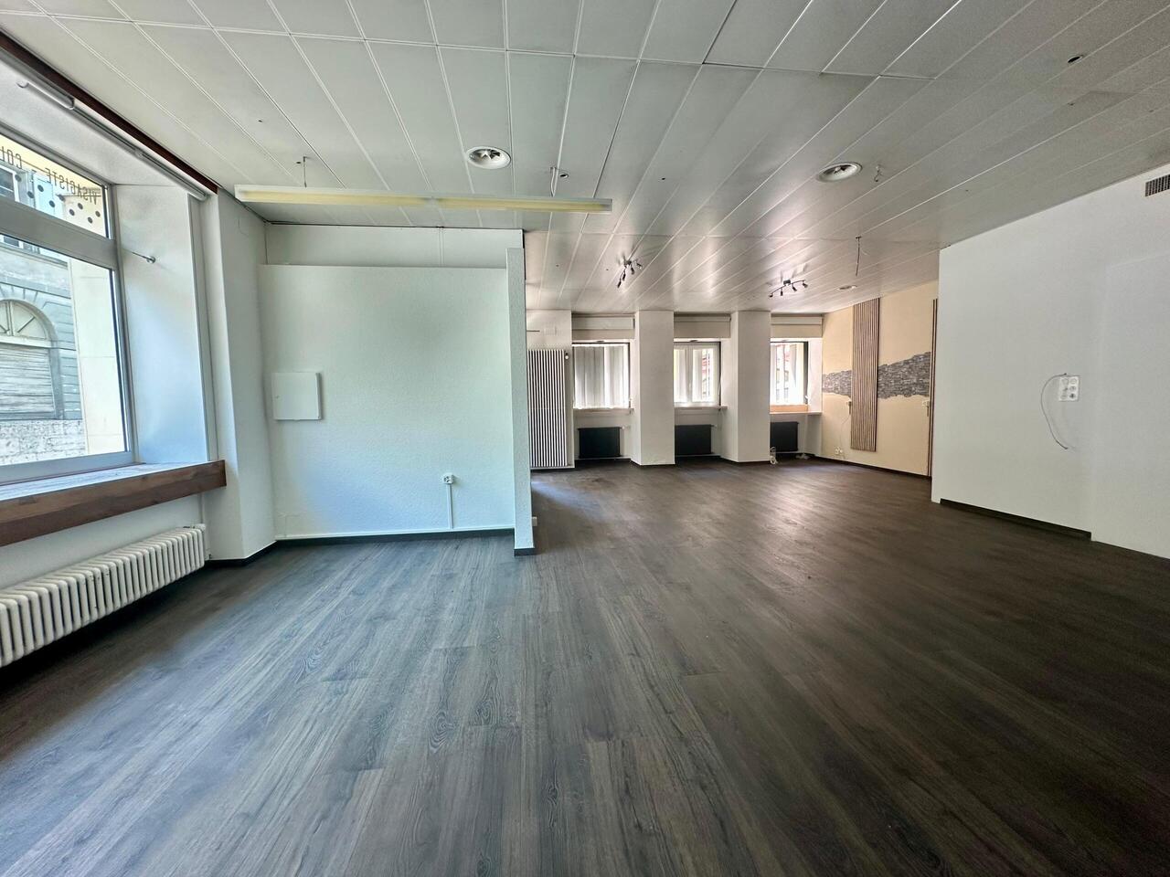 130m² commercial, photo 1 of 5