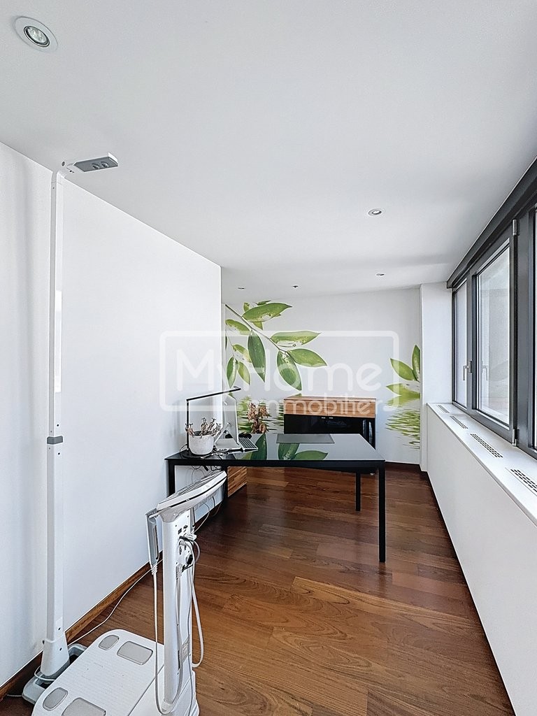 967m² shop