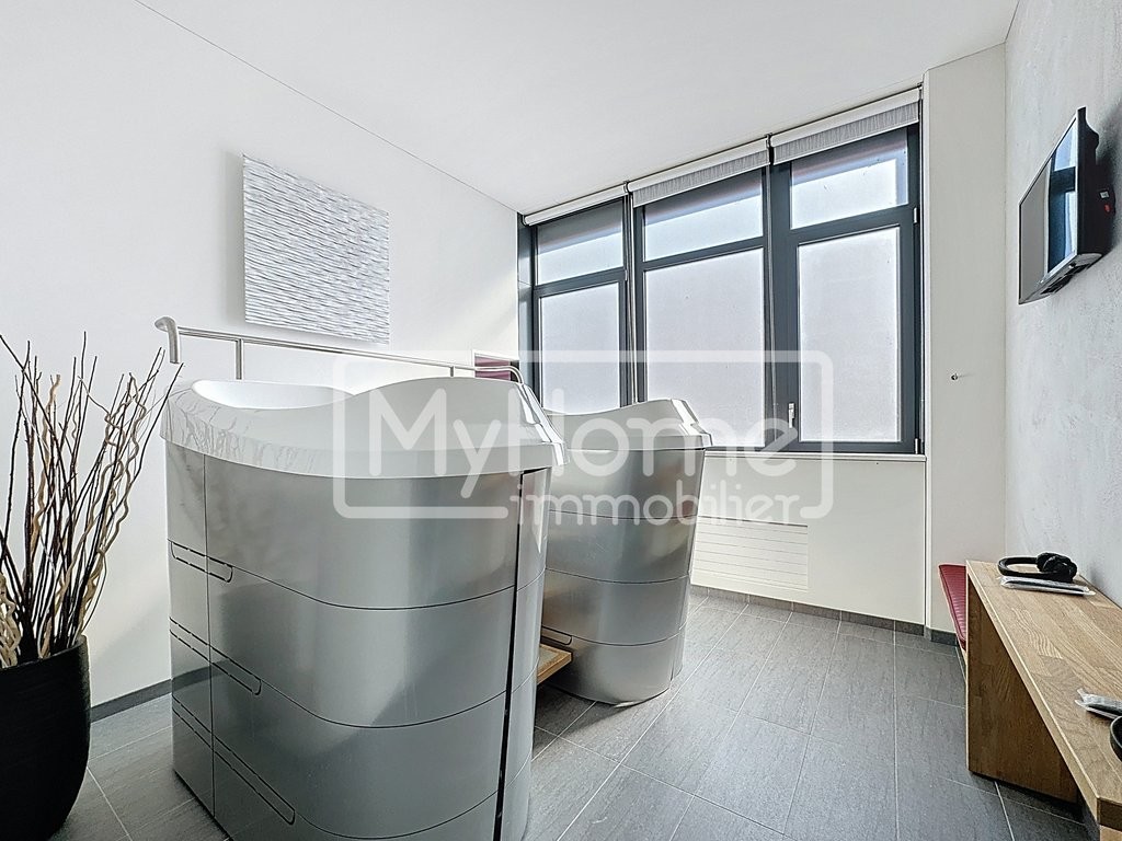 967m² shop