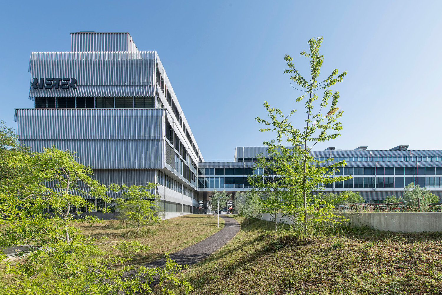 2000m² office, photo 2 of 10