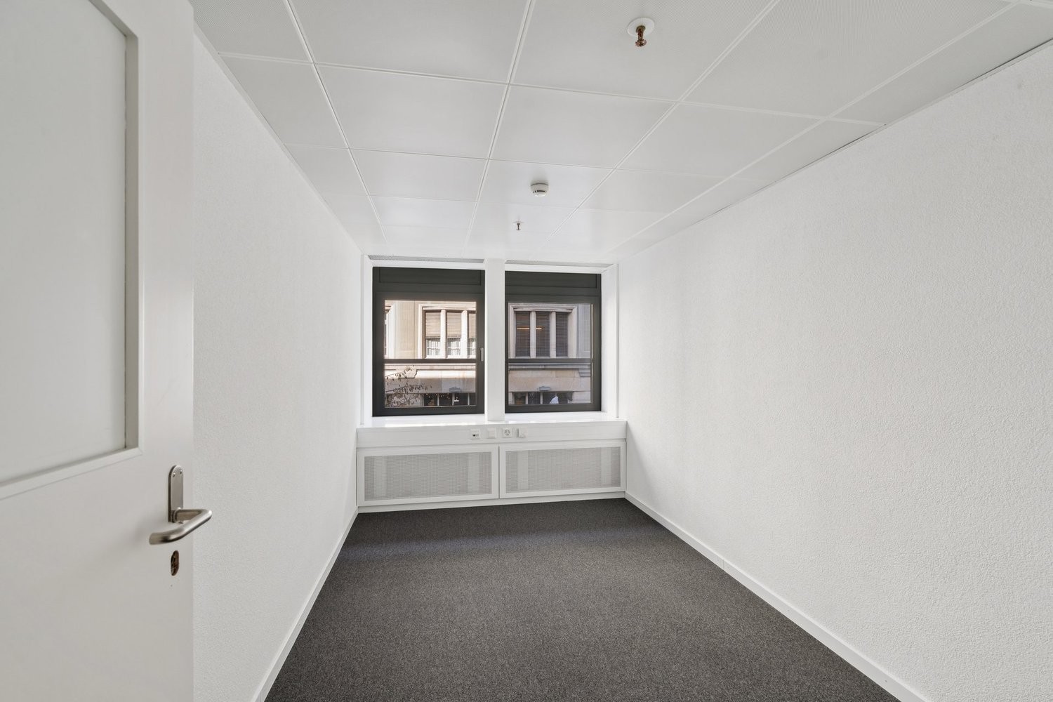 151m² office
