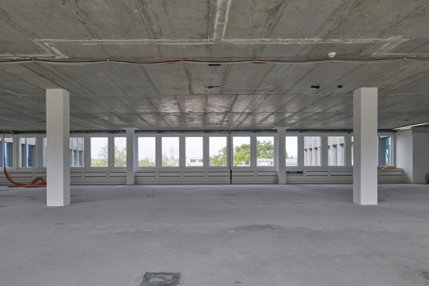 765m² office, photo 2 of 10