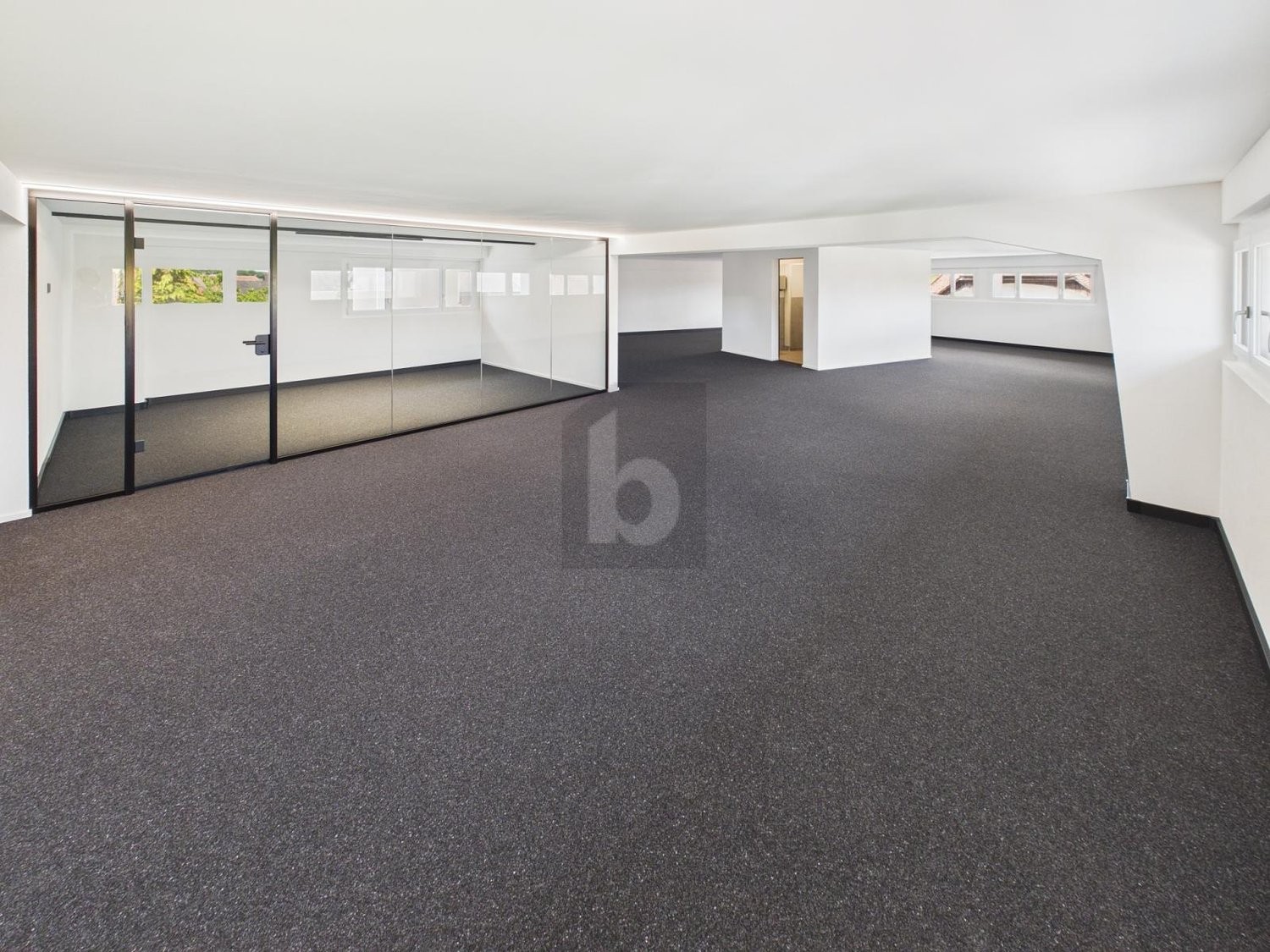 192m² office, photo 2 of 4