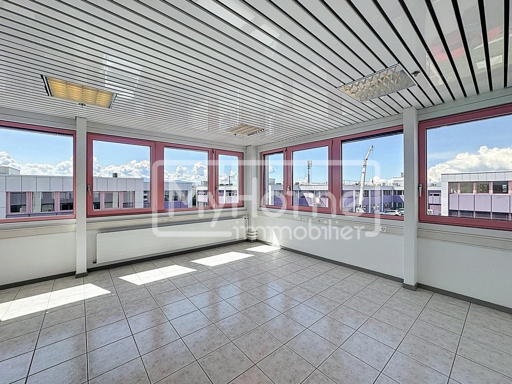 103m² shop, photo 2 of 6