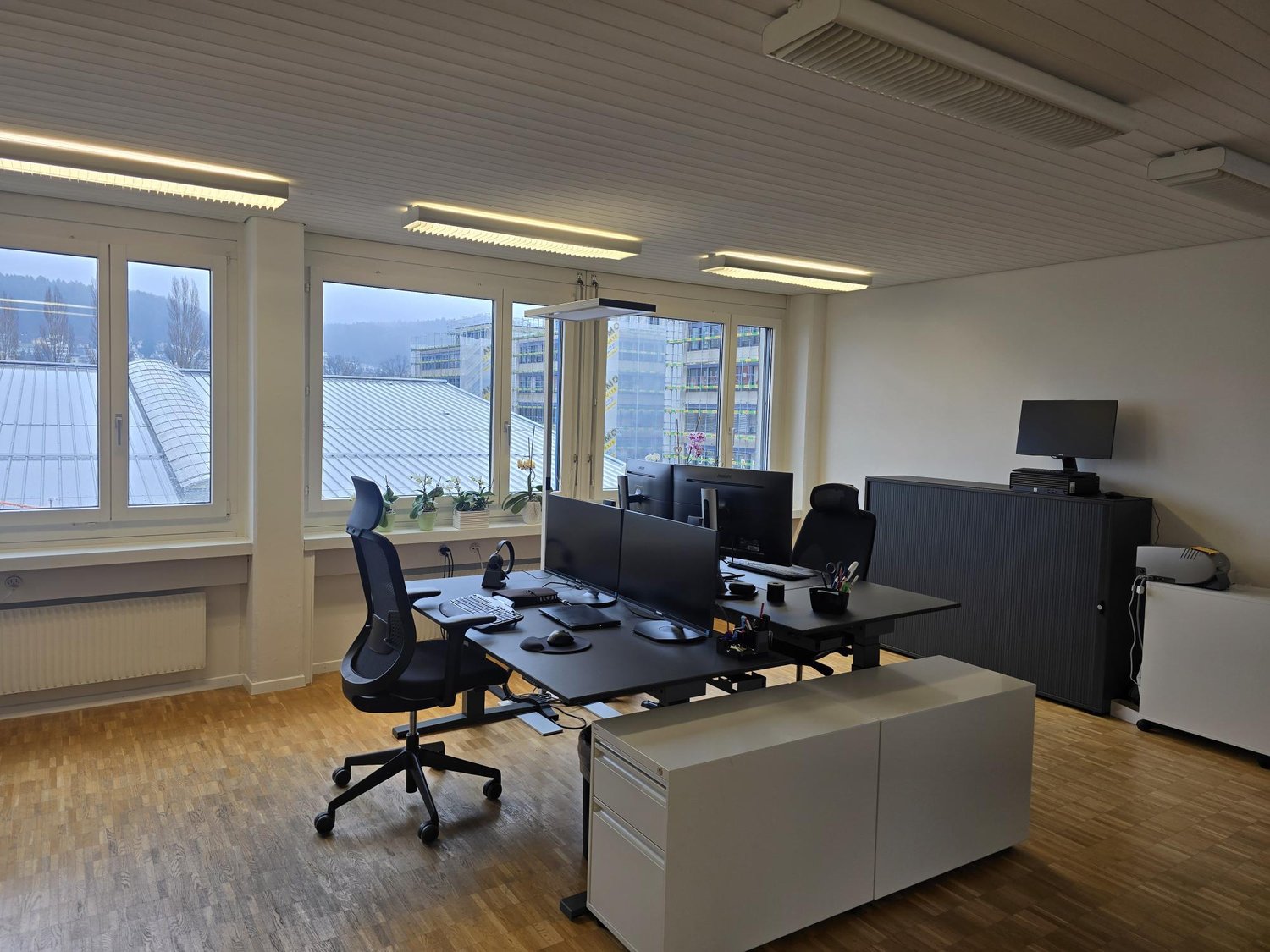 198m² office