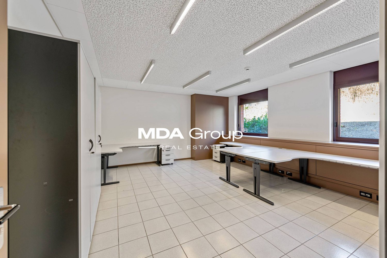 332m² office, photo 3 of 10