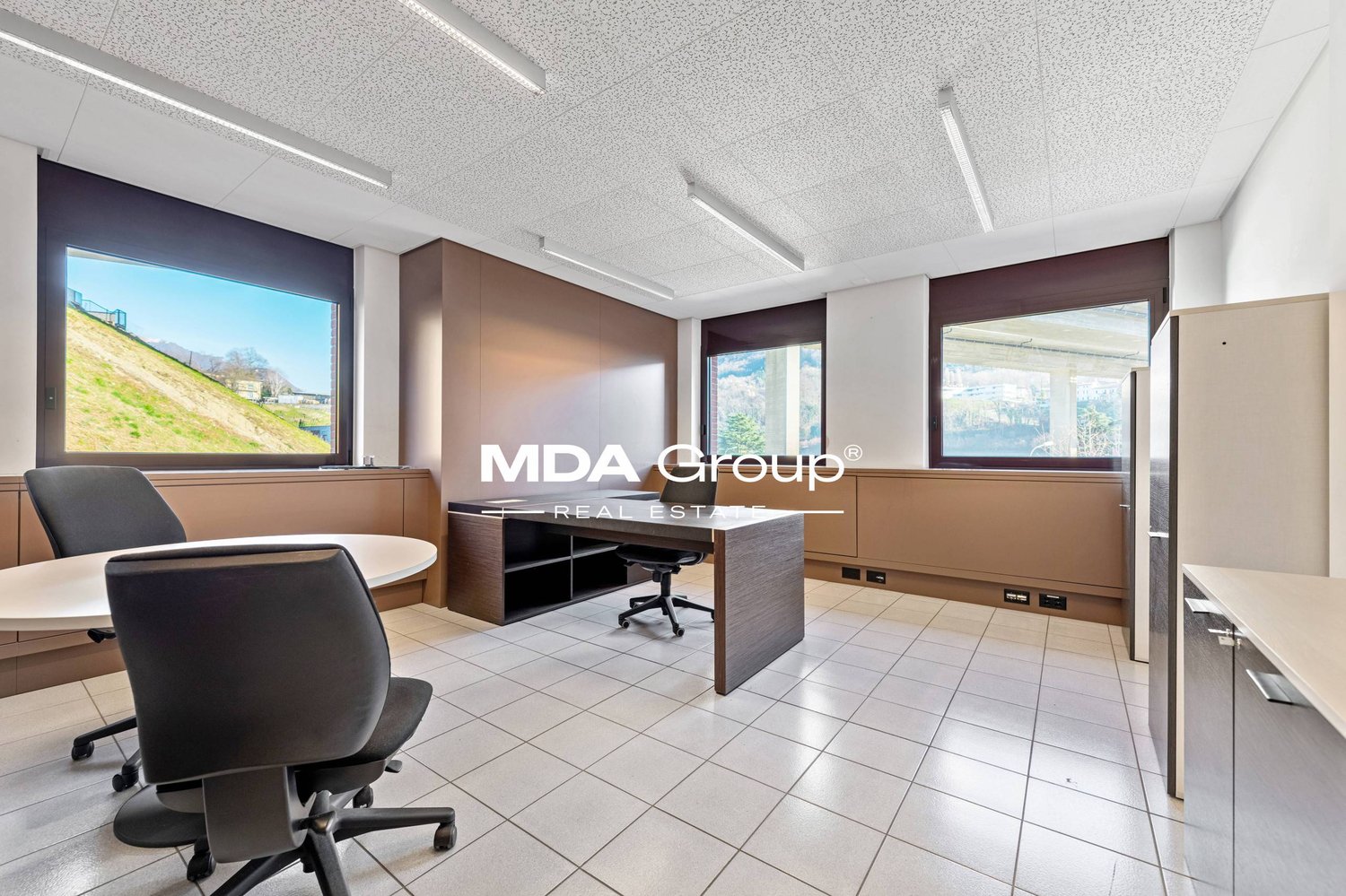 332m² office, photo 2 of 10