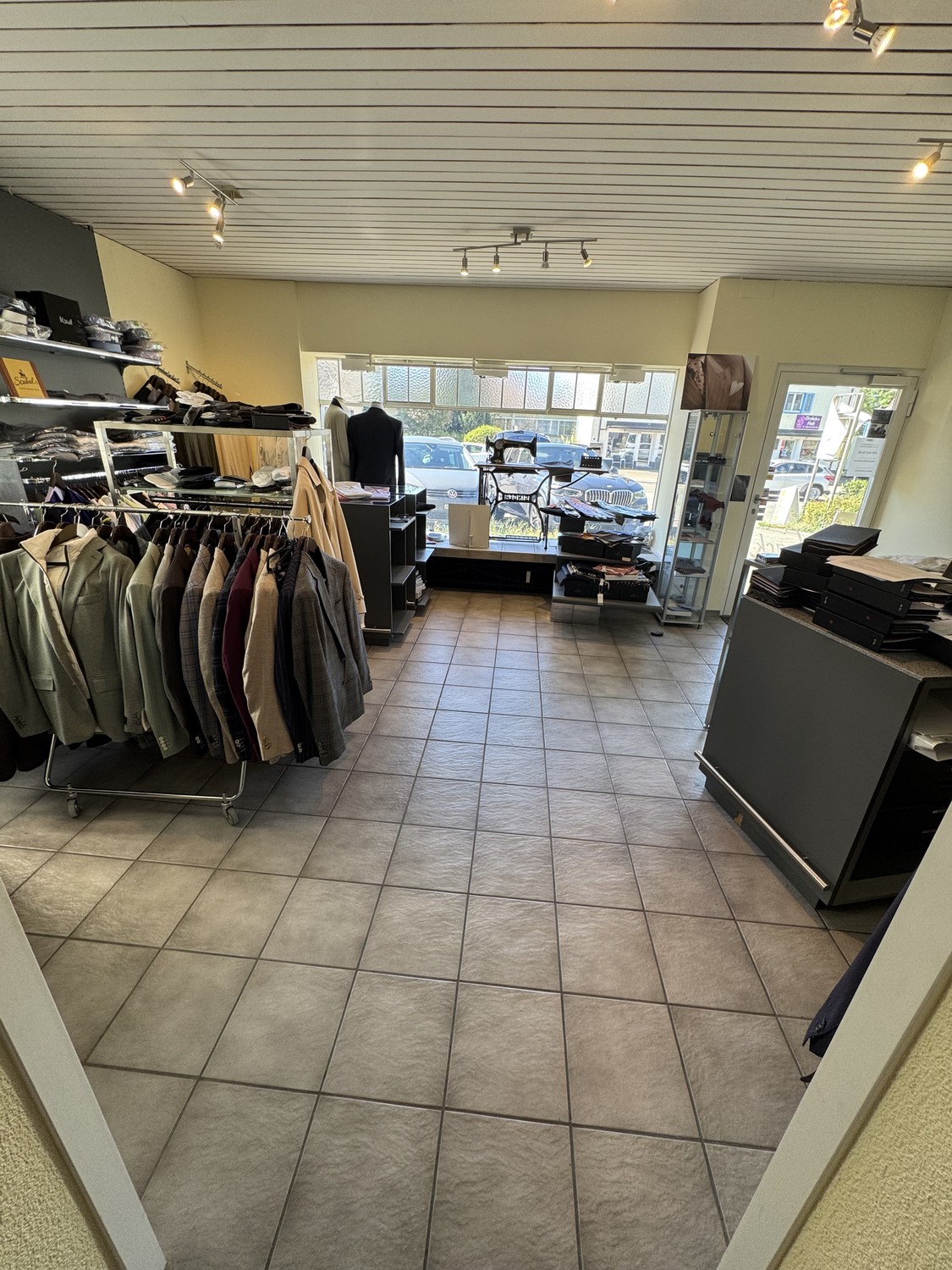 95m² commercial, photo 1 of 9
