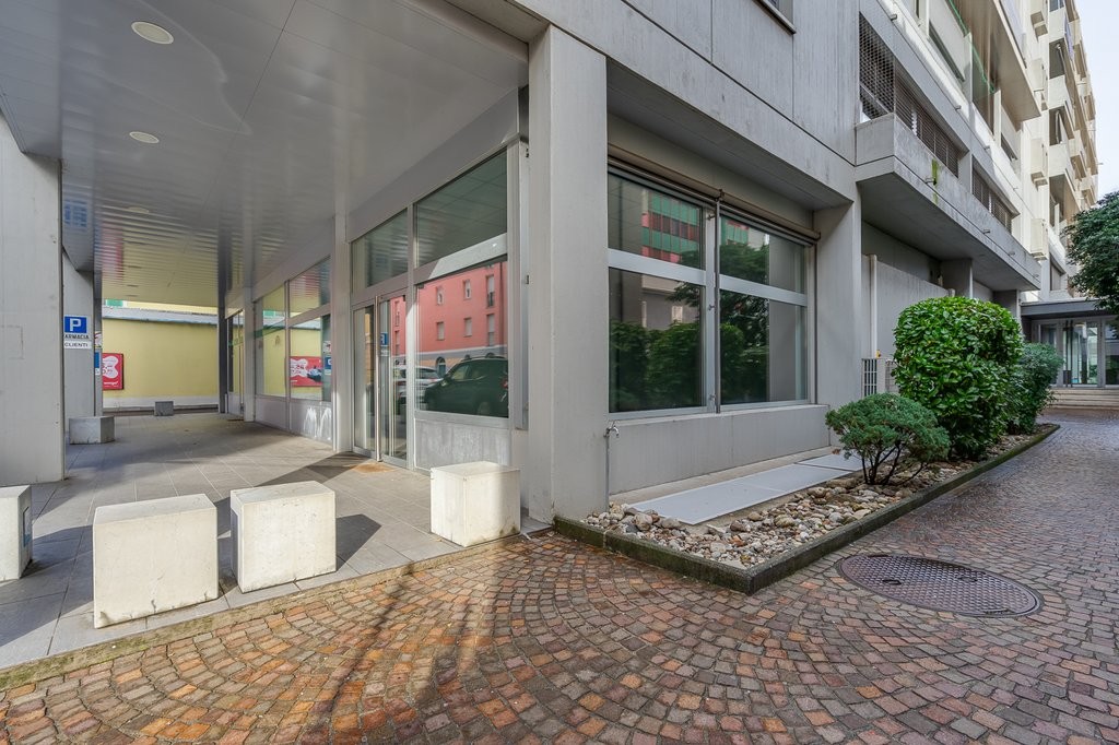 160m² shop, photo 2 of 5